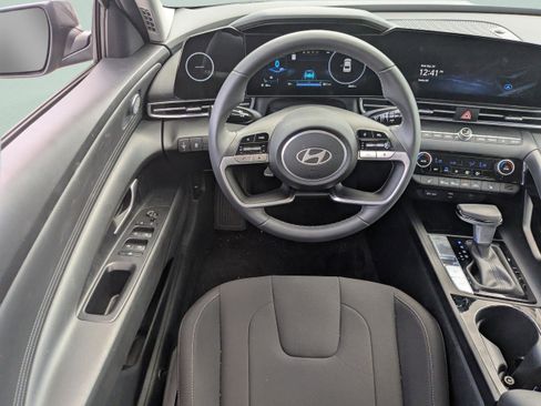 New 2025 Hyundai Elantra SEL FWD image 14