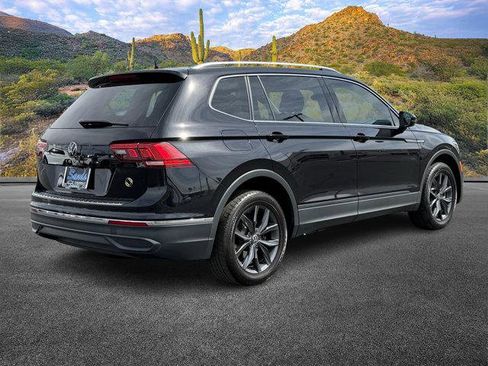 Used 2023 Volkswagen Tiguan SE w/ Panoramic Sunroof Package image 4
