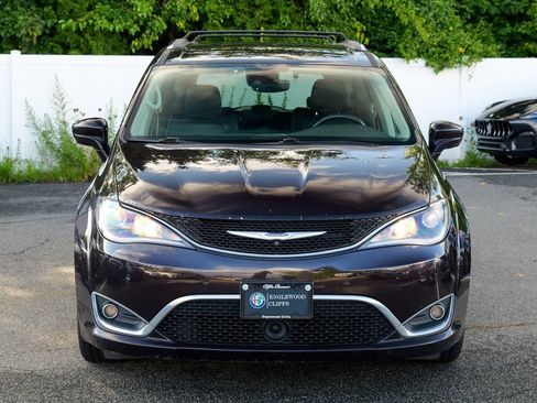 Used 2017 Chrysler Pacifica Touring-L Plus w/ Advanced Safetytec Group FWD image 2