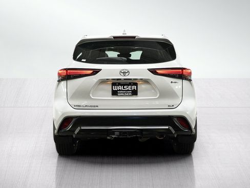 Certified 2026 Toyota Highlander XLE AWD/4WD image 4