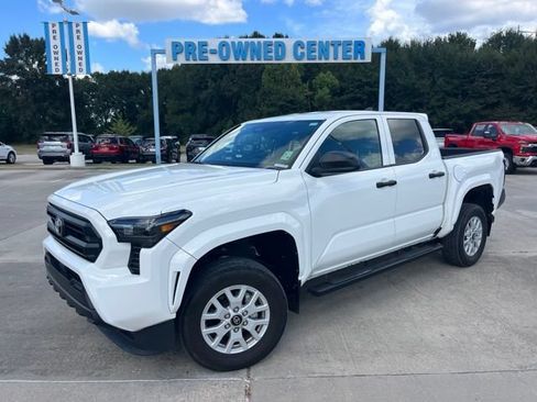 Used 2024 Toyota Tacoma SR RWD image 2