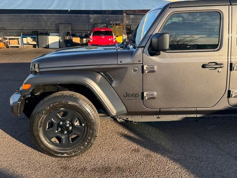 Used 2023 Jeep Gladiator Sport w/ Trailer Tow Package image 10