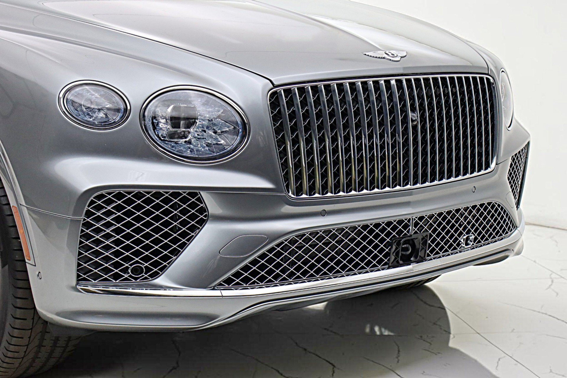 Used 2025 Bentley Bentayga AWD/4WD image 19