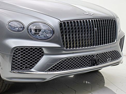 Used 2025 Bentley Bentayga AWD/4WD image 19