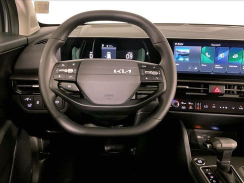 Used 2026 Kia Sportage EX FWD image 5