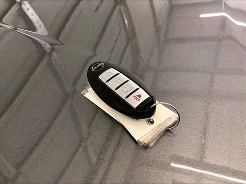 Used 2023 Nissan Leaf S image 9