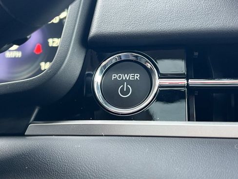 New 2025 Mitsubishi Outlander SE image 24