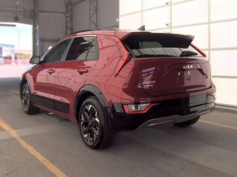 Used 2023 Kia Niro Wind w/ Wind Preserve Package FWD image 2
