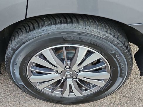 Used 2019 Nissan Pathfinder SL image 10