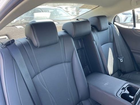 Used 2025 Lexus ES 350 Luxury w/ Accessory Package (Z2) image 6
