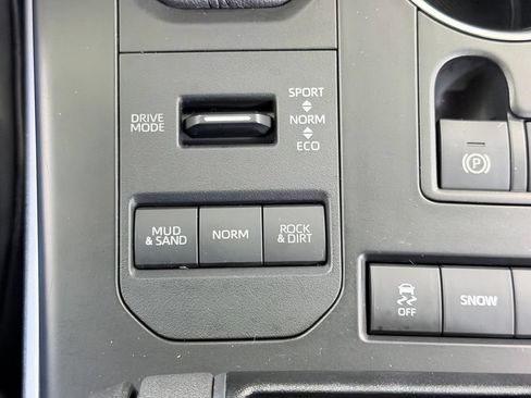 Used 2021 Toyota Highlander XLE AWD/4WD image 51