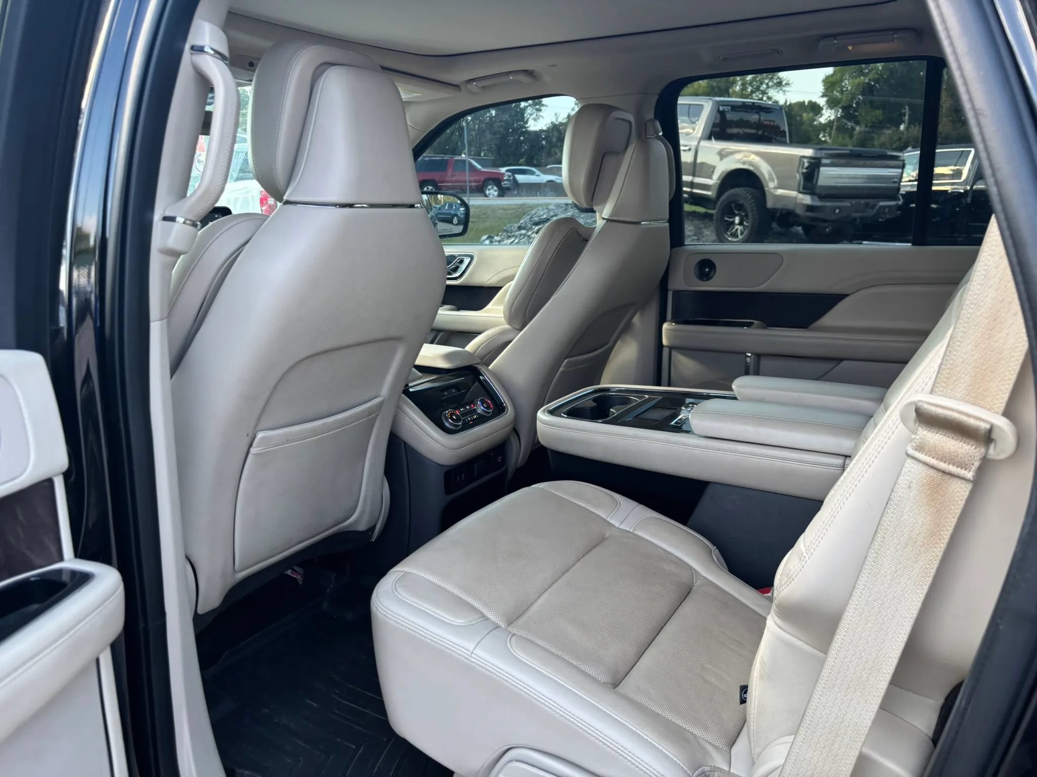 Used 2020 Lincoln Navigator Reserve AWD/4WD image 13