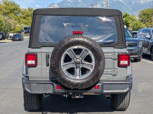 Used 2020 Jeep Wrangler Unlimited Sahara AWD/4WD image 5