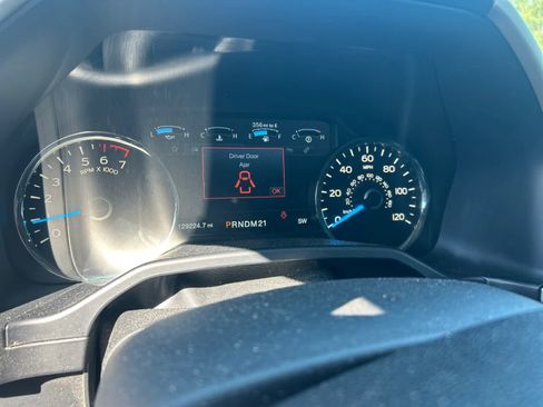 Used 2016 Ford F150 Lariat w/ Equipment Group 502A Luxury AWD/4WD image 14
