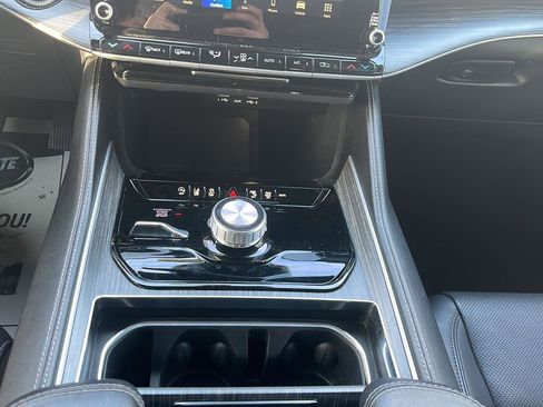 Used 2024 Jeep Wagoneer Series II w/ Flexible Seating Group image 22