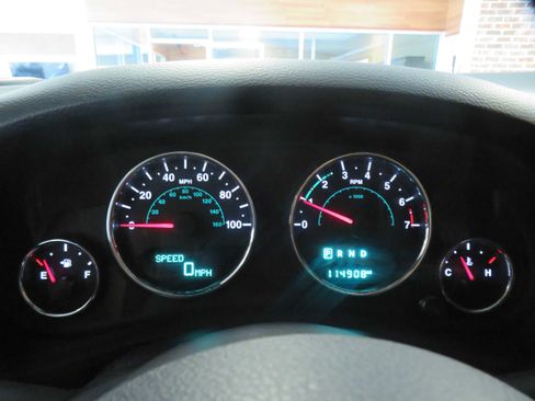 Used 2017 Jeep Wrangler Unlimited Sahara w/ Dual Top Group AWD/4WD image 36