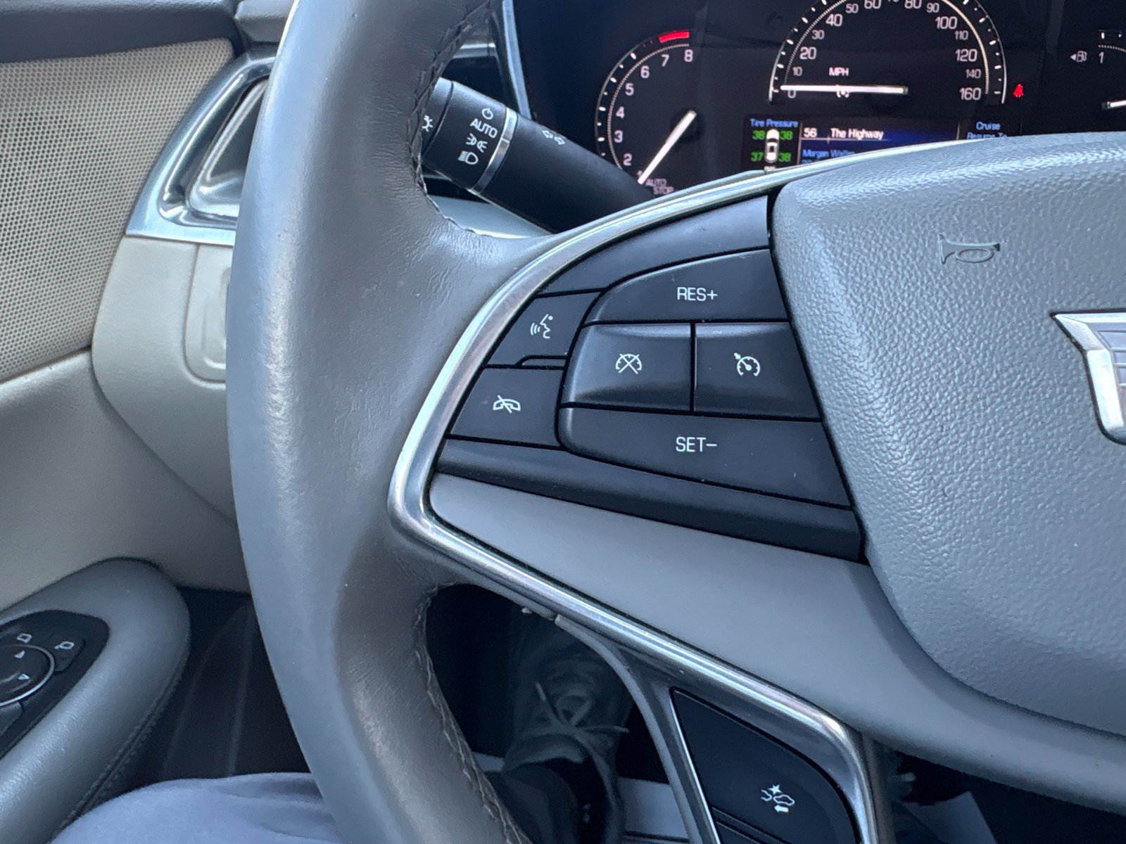 Used 2017 Cadillac XT5 Premium Luxury FWD image 37