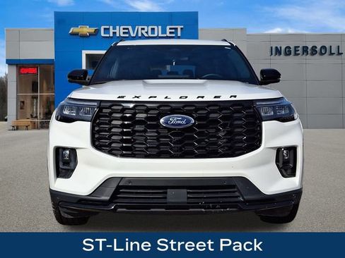 Used 2025 Ford Explorer ST-Line w/ ST-Line Street Pack image 3