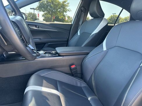 Used 2025 Toyota Camry SE FWD image 10