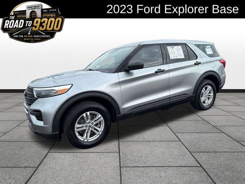 Used 2023 Ford Explorer 4WD image 1