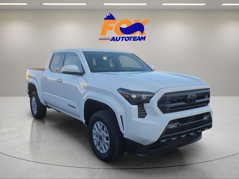 Certified 2026 Toyota Tacoma SR5 AWD/4WD image 7
