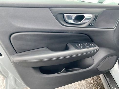 Used 2025 Volvo V60 B5 Cross Country Plus image 15