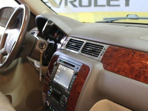 Used 2014 Chevrolet Suburban LTZ AWD/4WD image 10