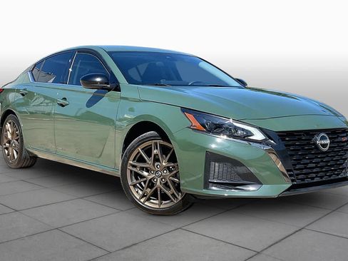 Used 2025 Nissan Altima 2.5 SR w/ SR Premium Package FWD image 3