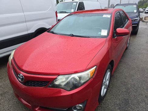 Used 2014 Toyota Camry SE image 1