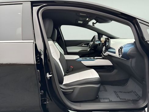 New 2026 Chevrolet Equinox EV LT AWD/4WD image 11