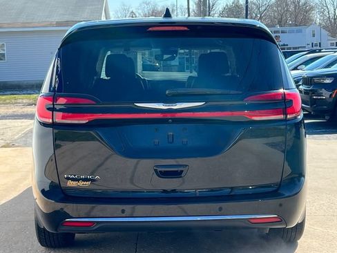 Used 2024 Chrysler Pacifica Touring-L FWD image 45