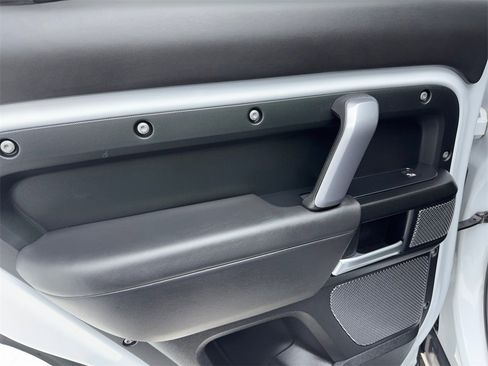 Used 2023 Land Rover Defender 110 V8 image 44