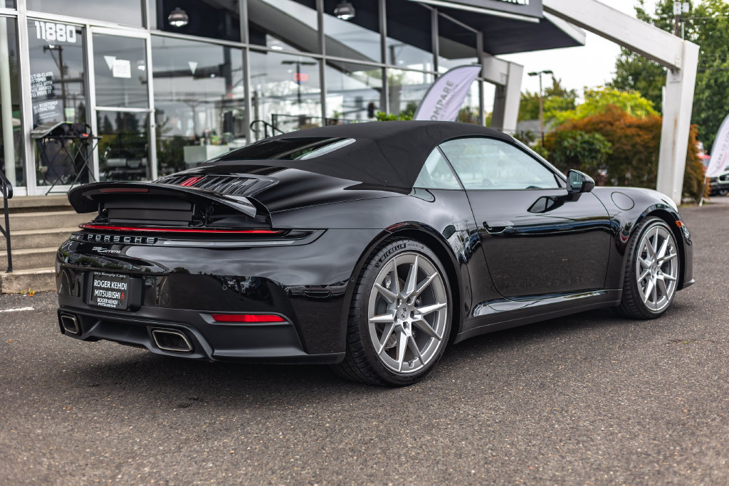 Used 2025 Porsche 911 Carrera w/ Premium Package RWD image 7