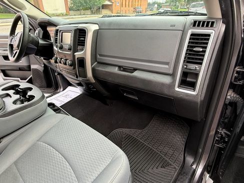 Used 2019 RAM 1500 Classic SLT AWD/4WD image 17