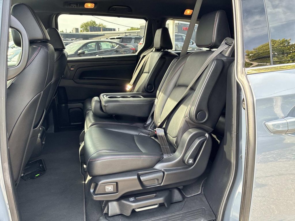 Used 2025 Honda Odyssey Sport-L image 17