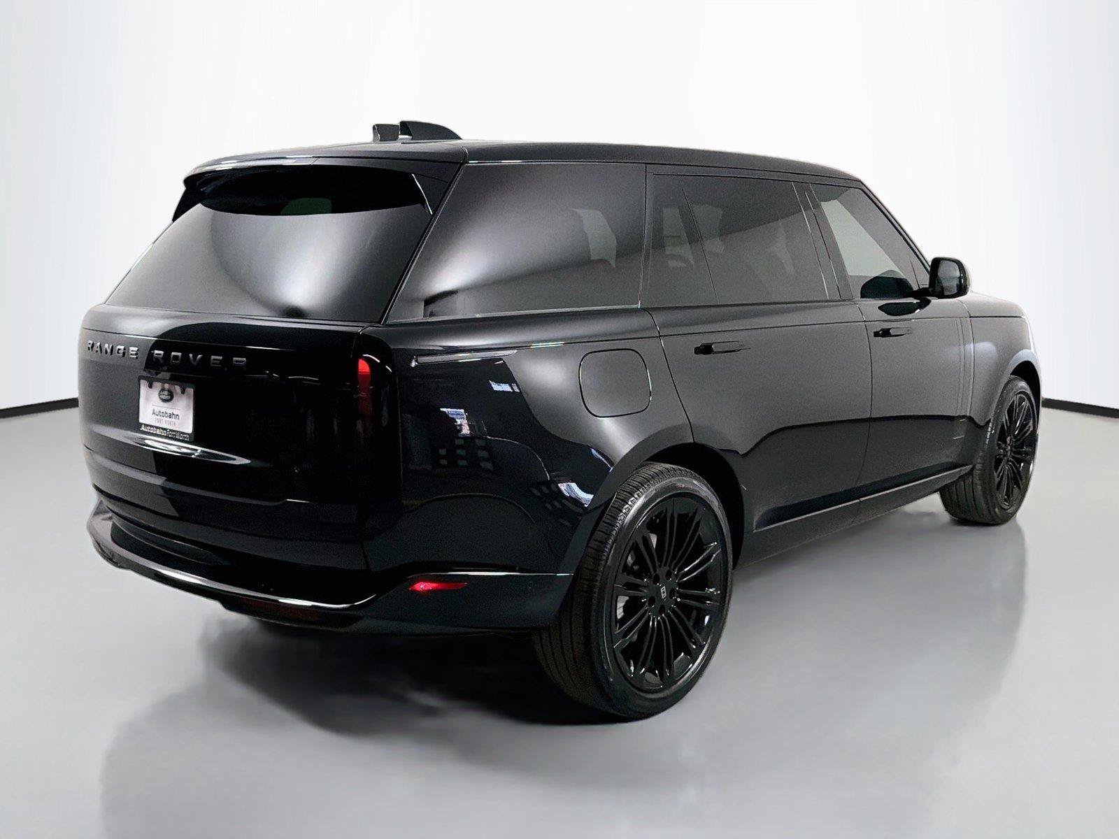 New 2027 Land Rover Range Rover Long Wheelbase SE AWD/4WD image 5