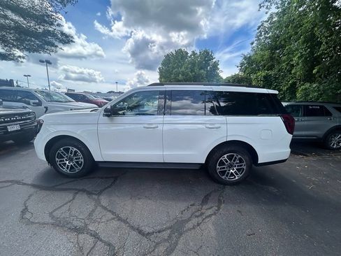 Used 2025 Ford Expedition Active AWD/4WD image 4