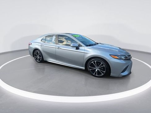 Used 2019 Toyota Camry SE w/ Convenience Package FWD image 2