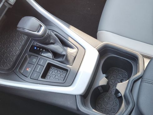 Used 2020 Toyota RAV4 XLE Premium image 20