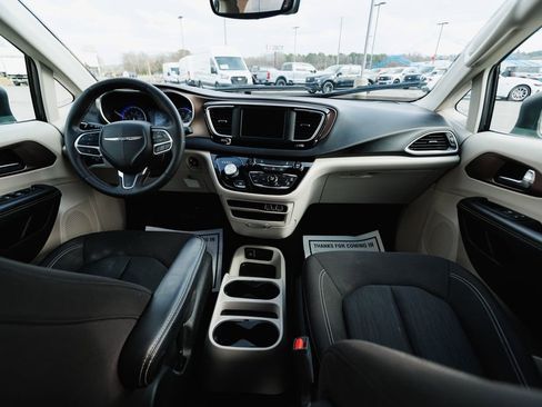 Used 2023 Chrysler Voyager LX FWD image 13