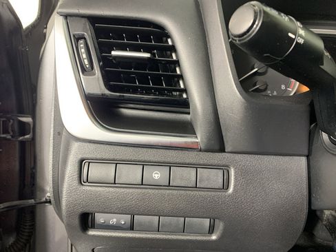 Used 2021 Nissan Rogue SV image 16