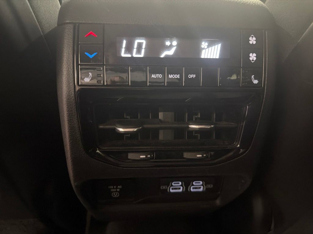 Used 2021 Jeep Grand Cherokee L Limited AWD/4WD image 19