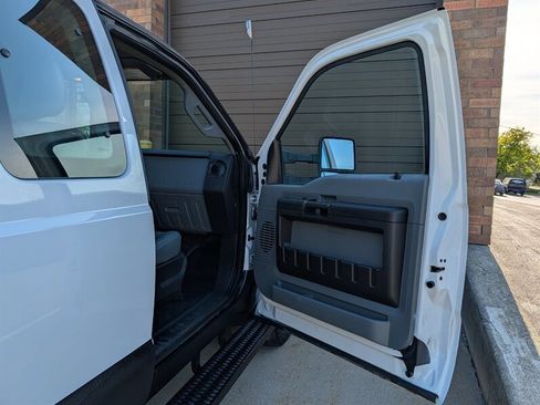 Used 2014 Ford F250 XL w/ Power Equipment Group AWD/4WD image 19