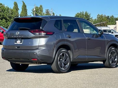 Used 2025 Nissan Rogue SV AWD/4WD image 4