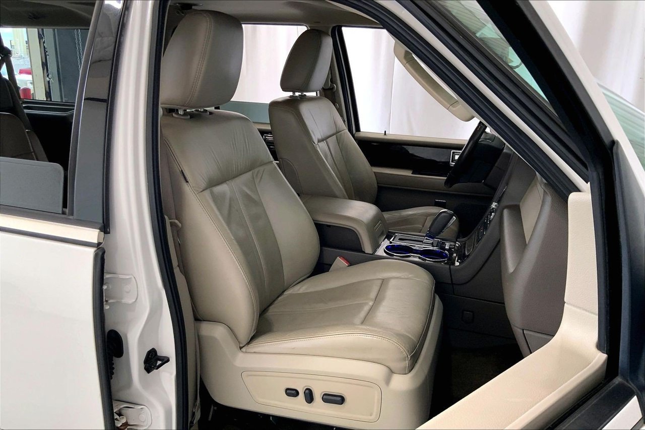 Used 2015 Lincoln Navigator L 2WD image 16