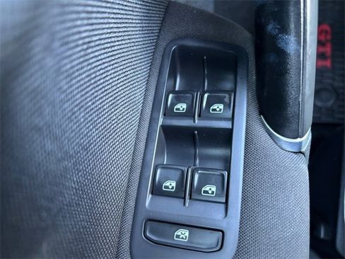 Used 2018 Volkswagen GTI SE image 18