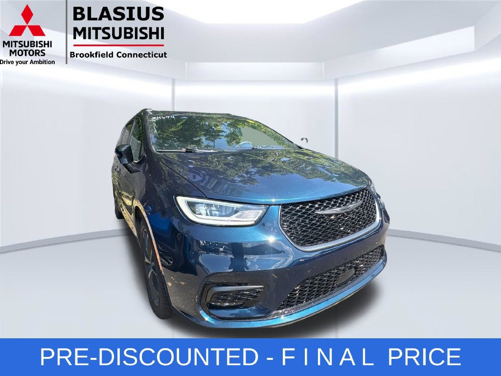 Used 2023 Chrysler Pacifica Limited w/ S Appearance Package FWD image 5