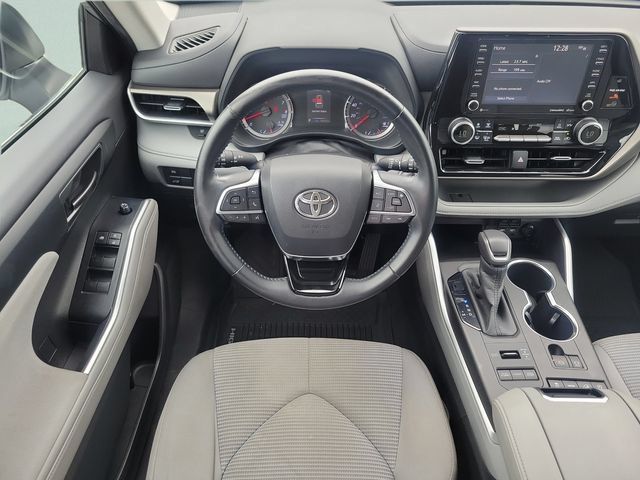 Used 2020 Toyota Highlander LE AWD/4WD image 16
