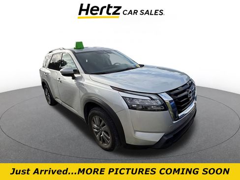 Used 2025 Nissan Pathfinder SV image 1