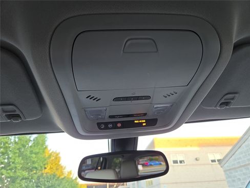 Used 2017 GMC Acadia SLT image 24